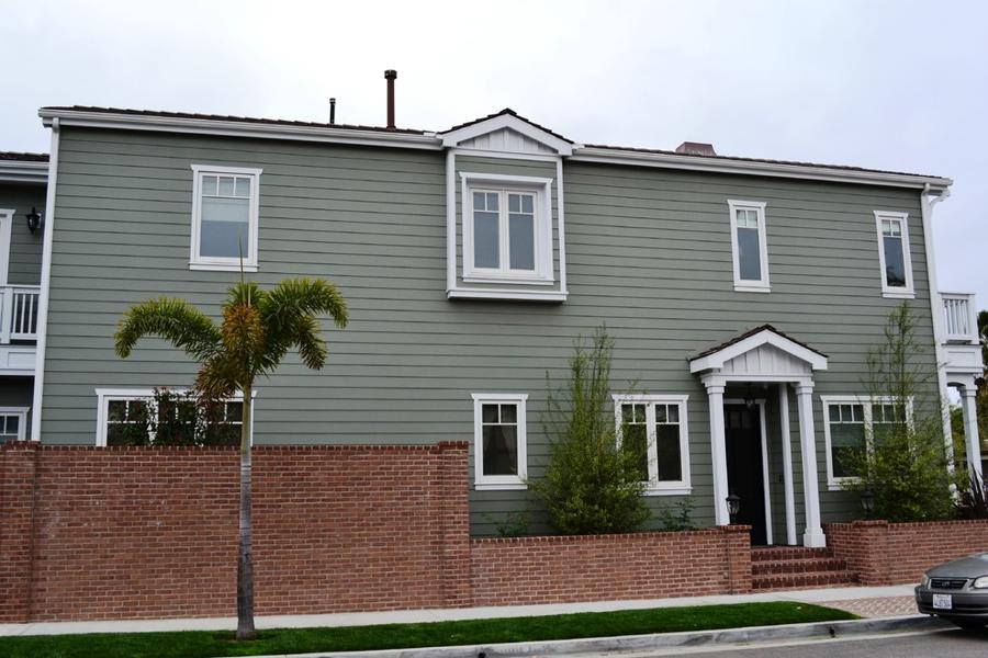 2-story and 3-story houses, side elevation with brick wall
